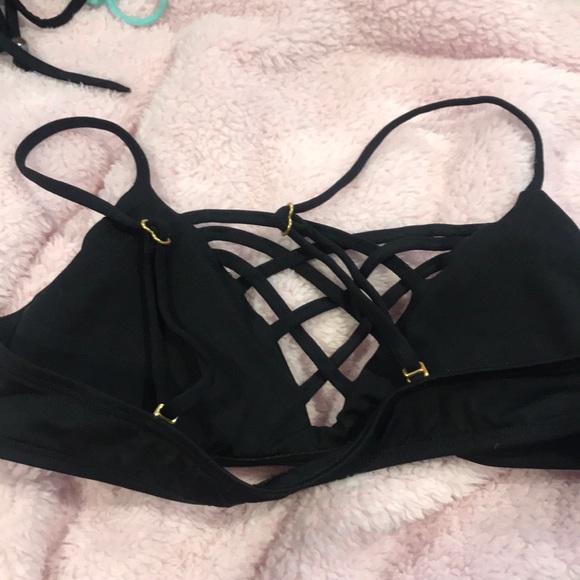 LSPACE crisscross bikini top - Picture 2 of 2